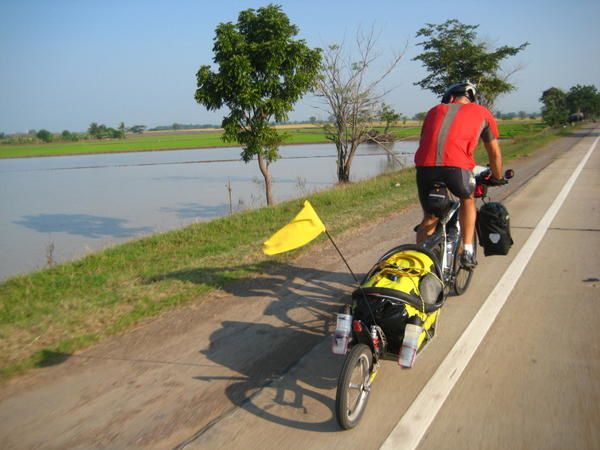 De Phuket a Bangkok : 894 km
de Bangkok a Chiang Rai : 795 km !!