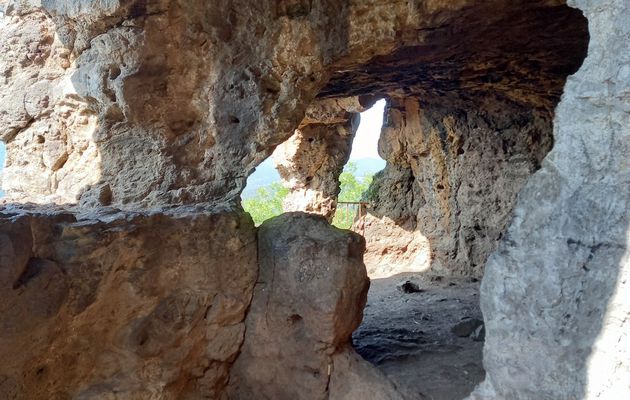 Saint Nectaire. Les grottes de Châteauneuf (Puy de Dôme 63)