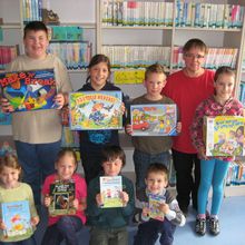 Spenden für die Bibliothek der Grundschule