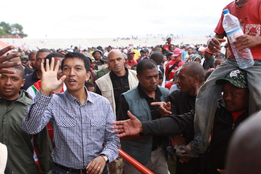 Le Président Andry Rajoelina assiste à la finale de la Coupe du Président de la Transition 2013. Le TAM Anosibe a battu le 3FB 33 à 32.