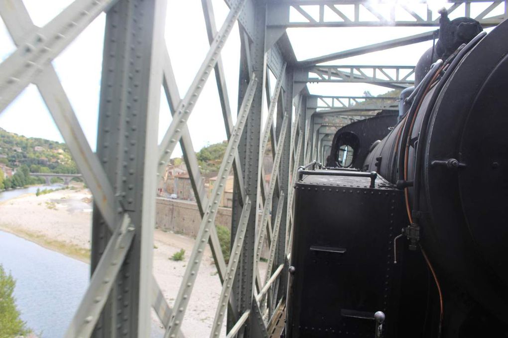 La fin du voyage approche .... dès la sortie du tunnel. Ce soir, nous nous installerons sur une belle aire à proximité de La Grand Combe où nous avions passé 1 semaine de vacances au printemps 1979. Dernier détail: mon polo blanc est, comme le cheval blanc d'Henri IV, devenu gris par la poussière