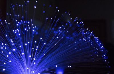 Un débit internet record avec une seule fibre optique : 44,2 térabits par seconde (Tb/s) !