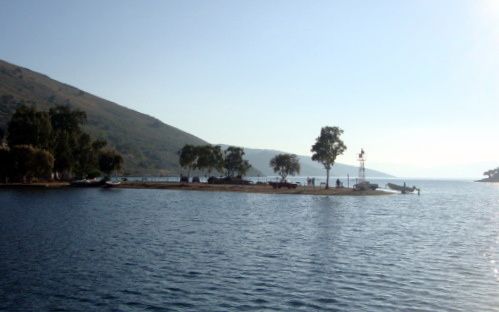 Moments seul à bord, du 25 juin au 12 juillet dans les îles ioniennes, et du 20 au 30 octobre remontée de Mykonos à Halkoutsi.