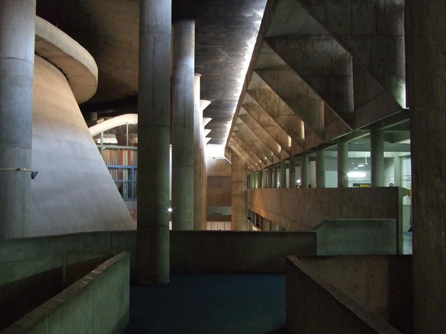 Palais de l'assemblée Chandigarh, Le Corbusier (vue extérieur et intérieur)