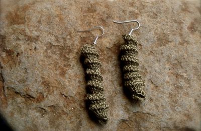 boucles d'oeilles "tortillon" au crochet