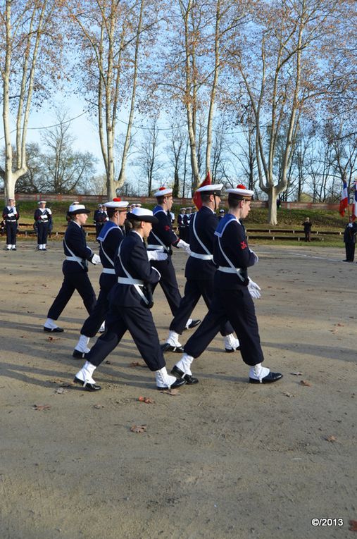 Le Capitaine de Frégate De Lapasse Commandant Marine Bordeaux effectue la "Remise du Fanion"