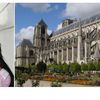 Municipale à Bourges : Nabilla veut faire du Palais Jacques-Cœur « un  manoir hanté » et installer « des balançoires géantes dans la cathédrale ».