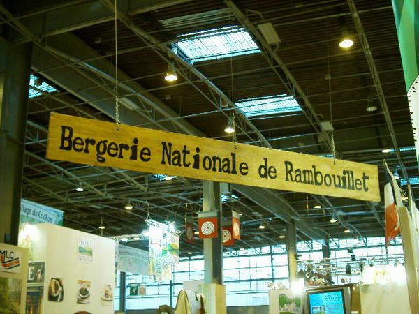 <p>La Bergerie Nationale de Rambouillet. sympatique &agrave; visiter. </p>
<p>N'oubliez pas la traite des ch&egrave;vres&nbsp;&agrave; 16h pour les enfants !</p>