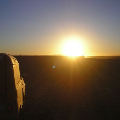 Couché de soleil sur le désert avant le bivouac improvisé.