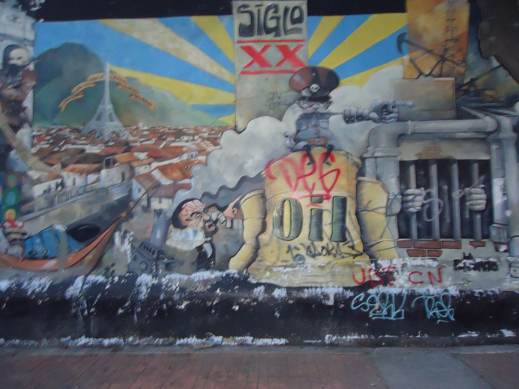 A l angle d une rue, sur un mur, un livre ouvert sur l histoire du Venezuela et qui commence bien avant les conquistadors (!)