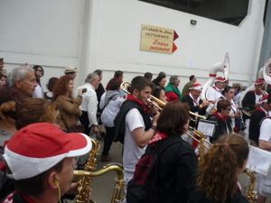 Chaud, chaud, chaud.....même quand on a fini de jouer ....il faut chanter et chanter encore et encore !!
