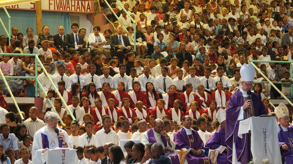 Messe d'ouverture des VIè Assises Nationales des Médecins Catholiques de Madagascar, en présence du Président Andry Rajoelina. 2è partie. Photos: Harilala Randrianarison