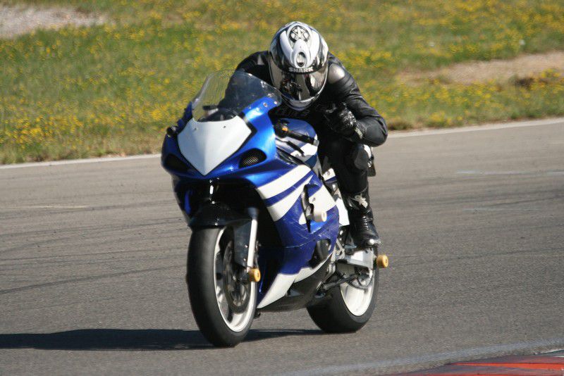 Le 19 juillet 2009, petite scéance de roulage moto au pôle mécanique d'Alès.