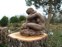 sculpture en terre d'après modèle vivant (femme nue) . Chat et poteries en cuisson Raku