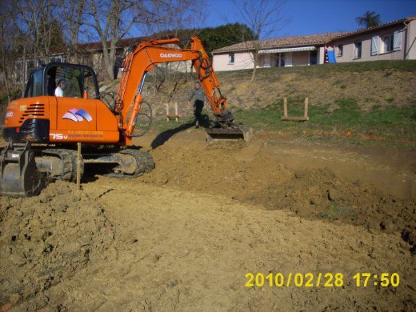 Travaux de préparation du terrain avant le démarage de la construction.