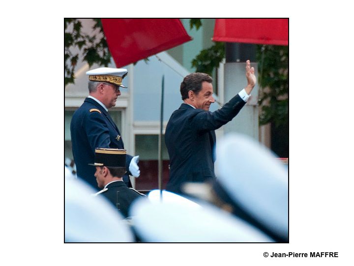 Un aperçu de l’Armée Française avec, entre autres, la Patrouille de France, la Marine, l’Armée de terre, la Légion Etrangère comme si vous y étiez. Paris, les 14 juillet 2010.