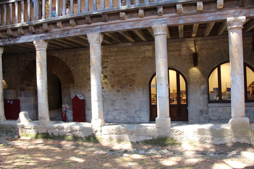 Lagrasse , son abbaye et sa cité médiévale..plus beau village de France