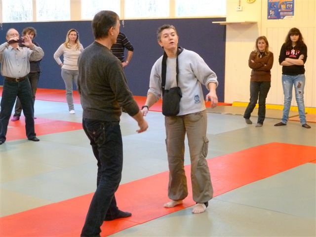 Florence Bailly initie à la Self Défense les parents des jeunes judokas
Animation des petits tigres (2002/2003) et tournoi 4 saisons (2000/2001) le 7 janvier à Mont de Marsan. Le SC Judo de st pierre avait 19 représentants sur le tapis. Un bel en