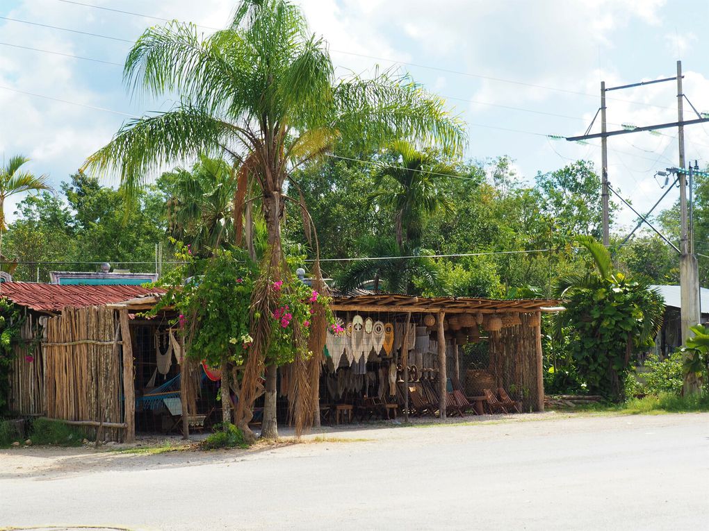 Le village de Francisco Uh May (environ 2500 habitants, vivant principalement de l'artisanat)