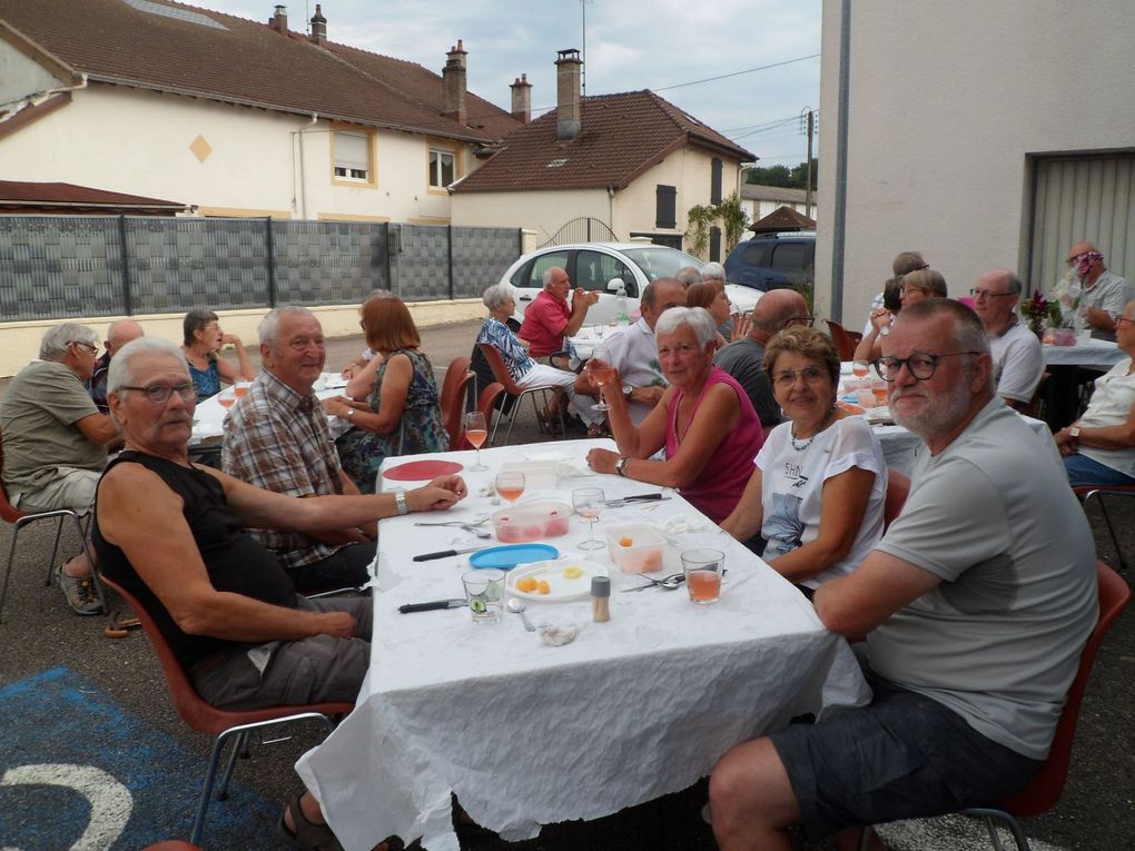 Soirée pizza pour les pétanqueurs et joueurs de cartes