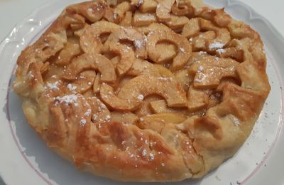 TARTE ÉPAISSE AUX POMMES.