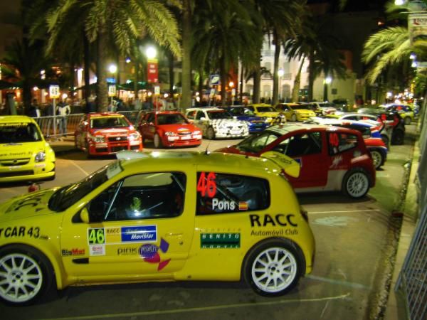 <p>Aprés quelques jours passés à Lloret, nous pouvons enfin partager quelques photos.</P><P>Nous avons pu assister à la préparation pour recevoir les véhicules du Rallye Catalane qui se déroulait à Lloret De Mar.</P><P>C'était géant et énormément de monde le soir.</P><P><U>Petites remarques :</U></P><P>Ne pas hésiter à emmener vos petites monnaies là-bas, ils aiment çà. Les boissons consommées dans un café sont largement moins chéres qu'en France.Par contre l'eau est affreusement trop chéres.Si 