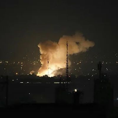 Israel lanza docenas de bombardeos contra el programa nuclear de Irán (+Videos)