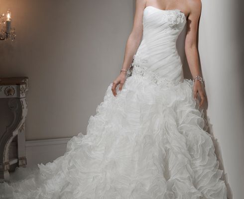 8 Styles of Fashionable Wedding Dress for Brides