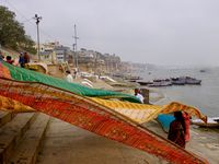 J'ai adoré cette série, ces draps qui symbolisent la langueur et les couleurs des ghats