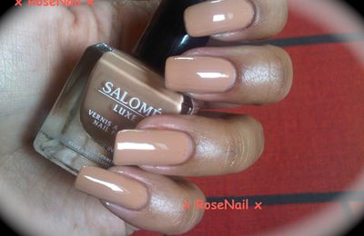 Taupe by Salomé