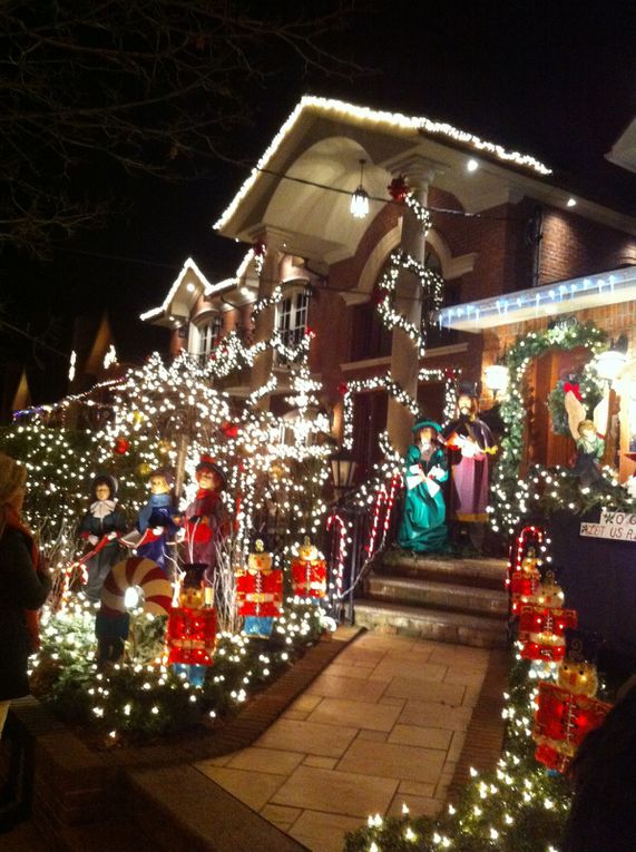 A ne pas manquer : DYKER HEIGHTS : un quartier de Brooklyn aux couleurs de Noël.