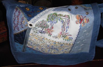 sac lin bleu broderie relief