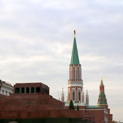 Remparts du Kremlin de Moscou, Les tours Nikolskaïa, Nabatnaïa et Tsarskaïa.