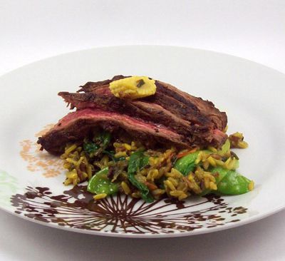 Sauté de filet de boeuf sur riz sauvage.