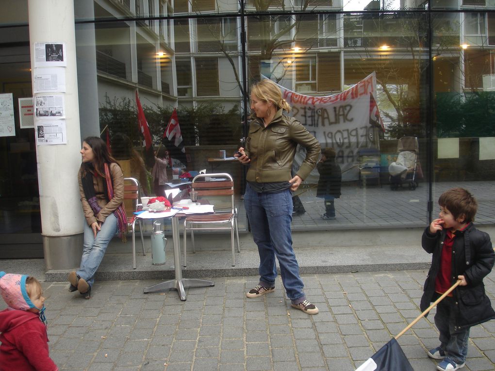 Occupation de la halte-garderie par les salariées licenciées et grévistes et les parents