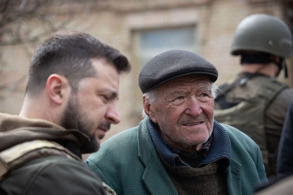Volodymyr Zelensky visitó la ciudad de Bucha en la región de Kiev