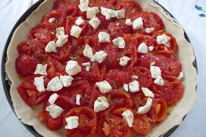 Tarte à la tomate, au chèvre et miel