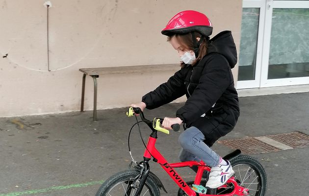 Savoir rouler à vélo : FELICITATIONS  aux enfants qui savent à présent rouler à vélo !!!