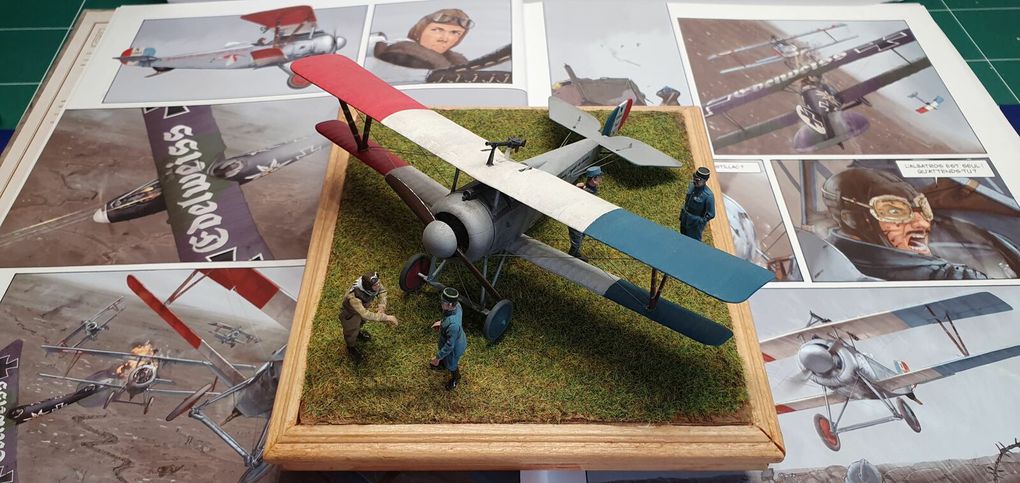 Un mini diorama inspiré de la BD "le pilote à l'Edelweiss" collection Cockpitt aux éditions Paquet