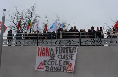 Rassemblement contre le projet de fermeture d’une classe à Domérat