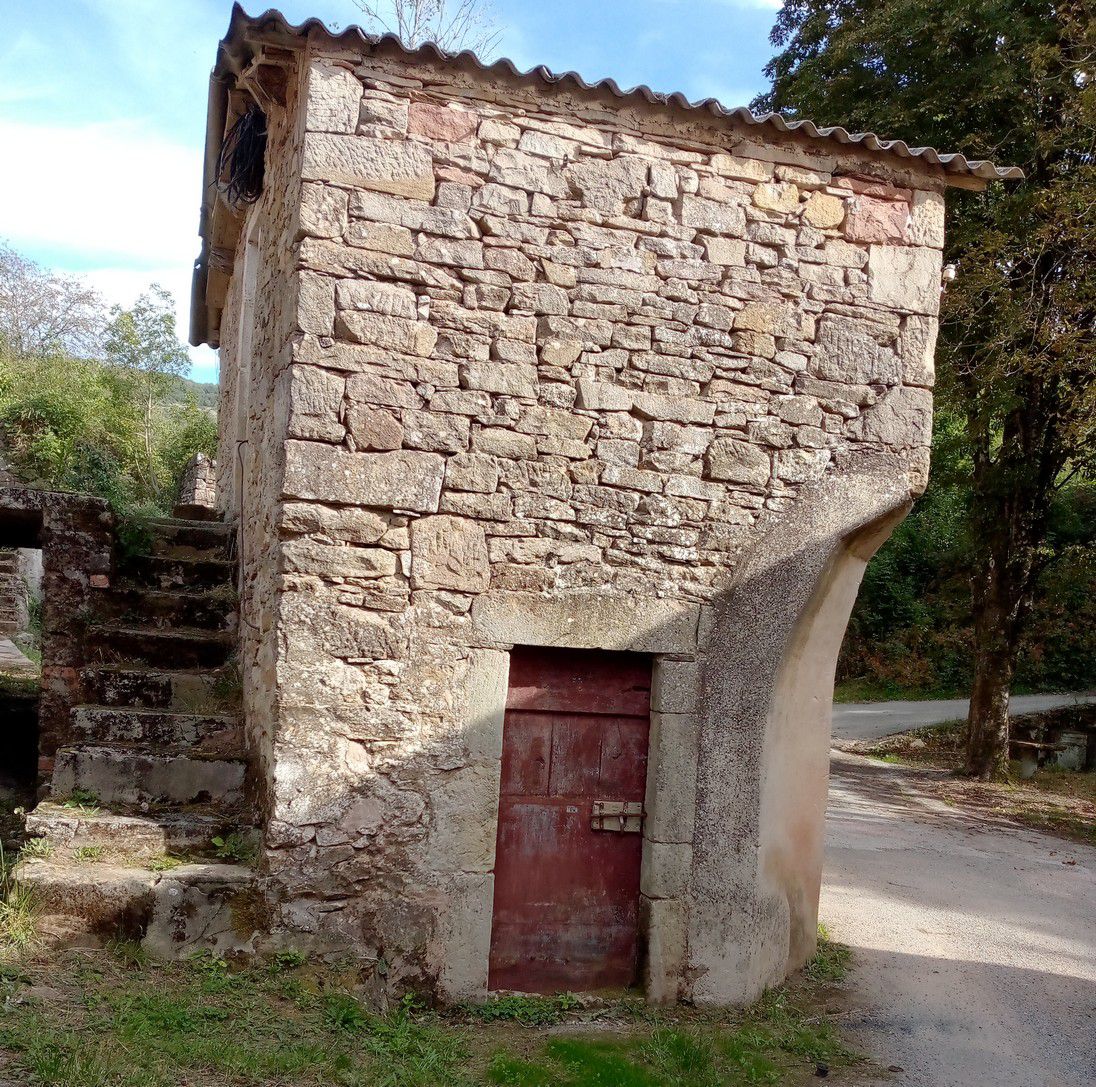 Gissac 12360 le moulin