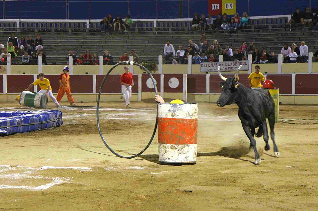 Arènes Parentis 13-08-2010
Croque-vache contre les Pompiers!!