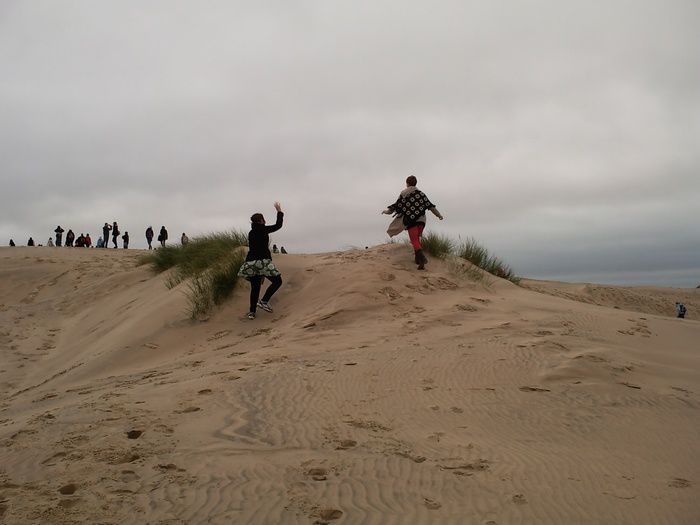 Grenen (la pointe nord du Danemark, entre la mer du Nord et la Baltique) et Raabjerg Mile (les dunes de sables), du côté de Skagen, Danemark. Automne 2010.
J'y suis allée pour accompagner des étudiants en échange universitaire.