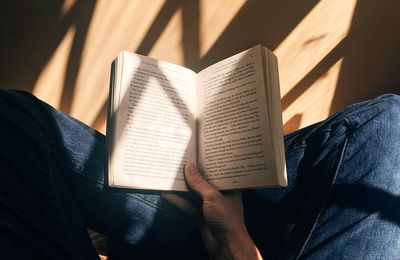 How to Enjoy a Good Book: The Simple Steps to Getting Hooked on Reading!