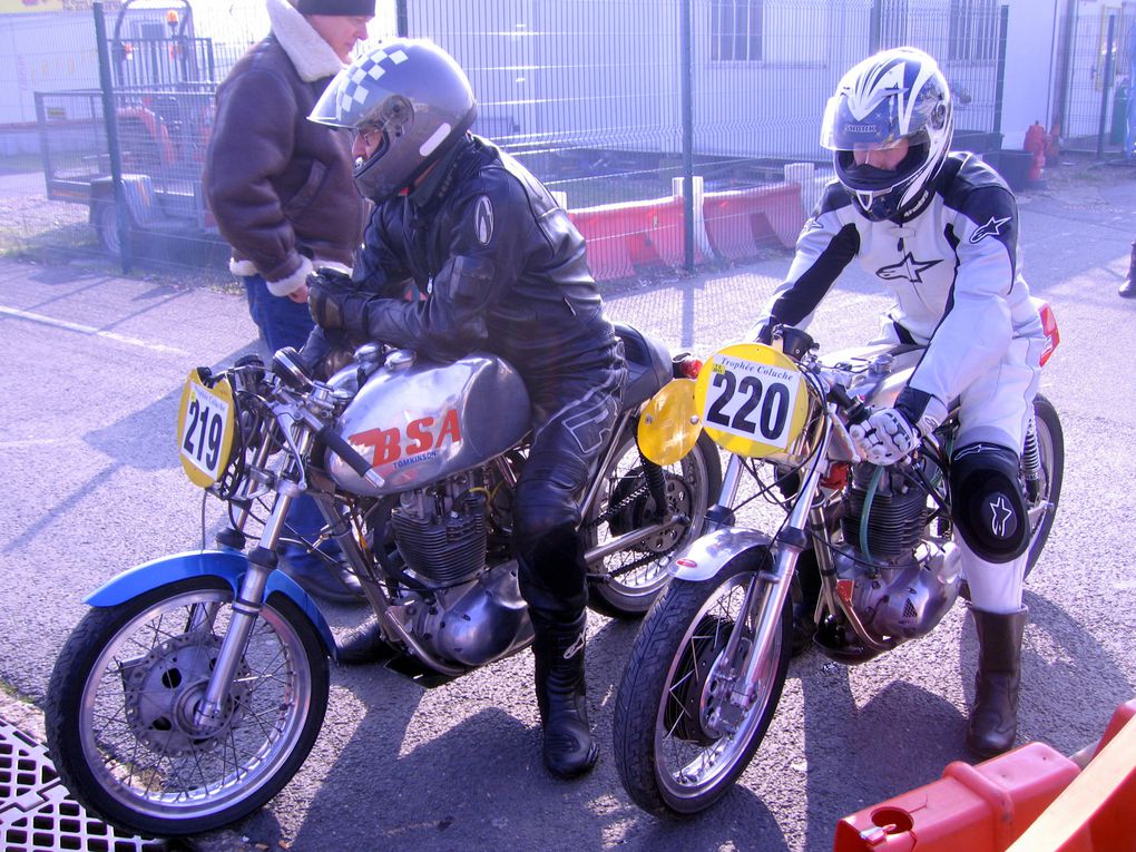 TROPHEE-COLUCHE-2011-5/6 mars 2011 à CAROLE
Démonstrations motos et sides de course anciens au profit des restos du cœur