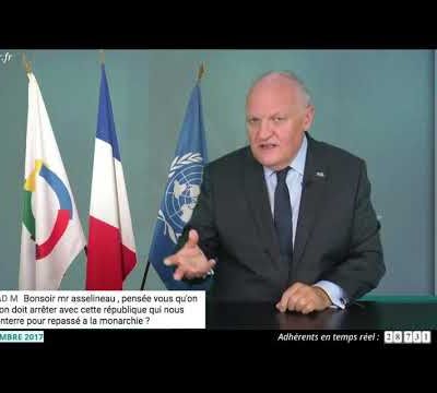 Les vieux réflexes    monarchiques subsistent même en République ...