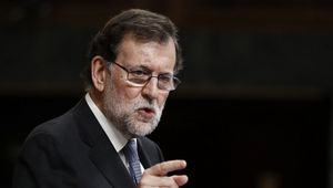 Rajoy defiende en el Congreso la 'total independencia' de Moix, un fiscal dedicado a encubrir la corrupción del PP