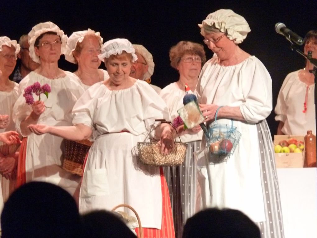 17 mai 2013 - La CANTILENE remet çà ! Dans la nouvelle salle de Rethel, "L'ATMOSPHERE" , avec le concours des services de la ville, des opérettes à grand spectacle pour le plaisir de 350 spectateurs.