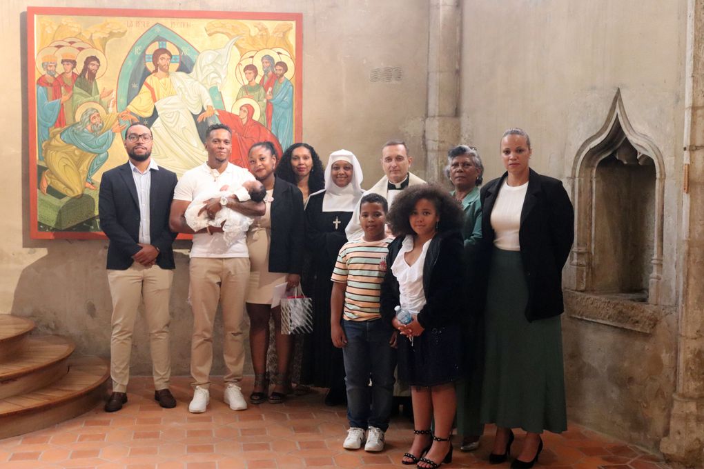 Sainte Messe de la Transfiguration au cours de laquelle a eu lieu le Baptême de Elya, l'enfant miracle de Alan et Cyrielle