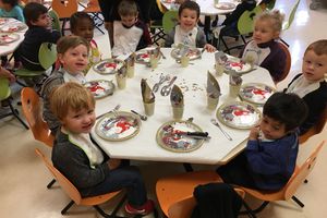 Le repas de Noël à la cantine 